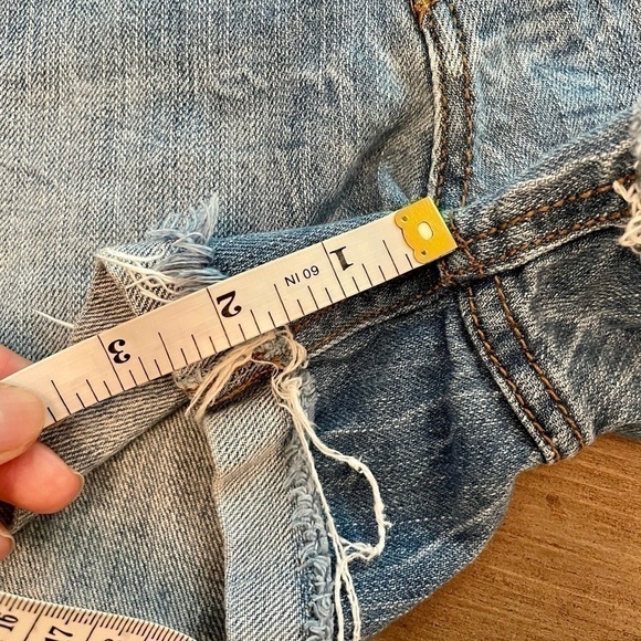 𝅺FOREVER 21 Distressed Denim Shorts - Picture 4 of 6